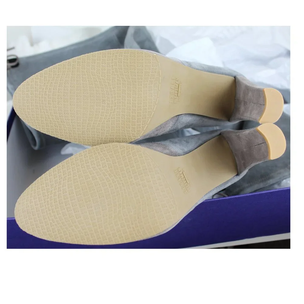 Stuart Weitzman color topo